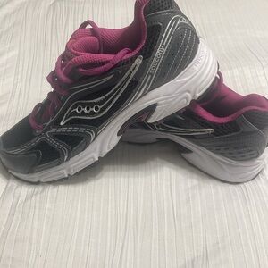 Saucony Oasis - pink grey silver - size 8.5